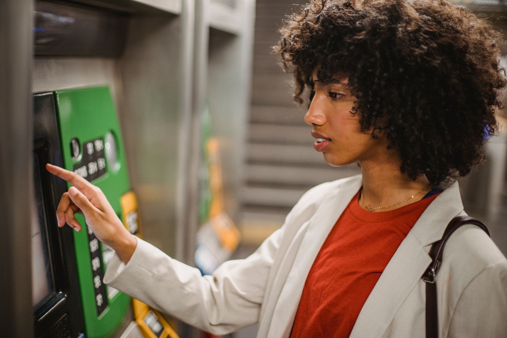 ATM screen displaying an out-of-network withdrawal fee warning