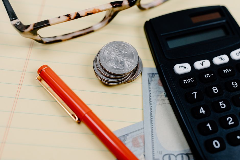 Calculator and coins representing OAS pension payment calculations