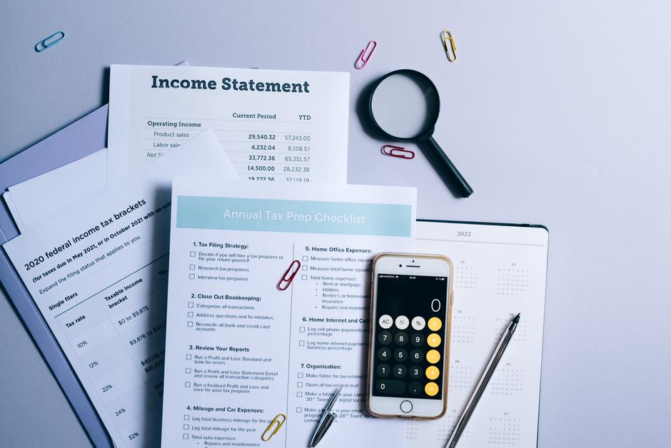 Checklist of documents to bring to a free tax help appointment, including 1099 forms and photo ID