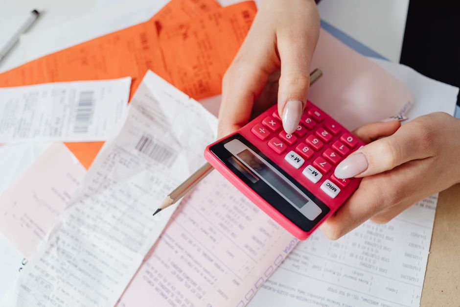Calculator and tax forms used to estimate the Canada Caregiver Credit amount
