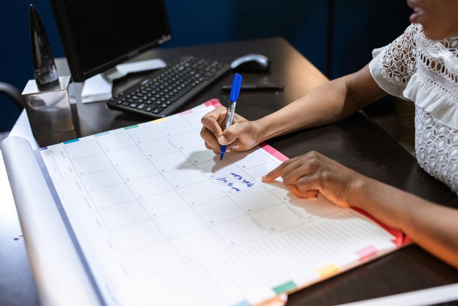 Calendar showing when to stop HSA contributions before Medicare enrollment