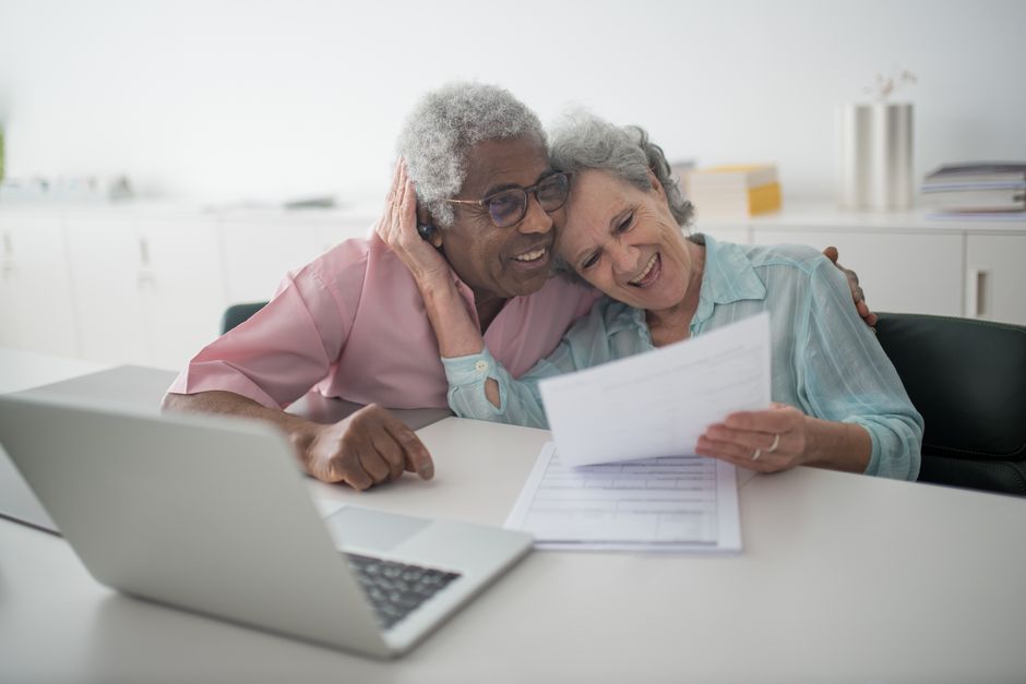 Couple reviewing Social Security retirement benefits and earnings limit paperwork at home