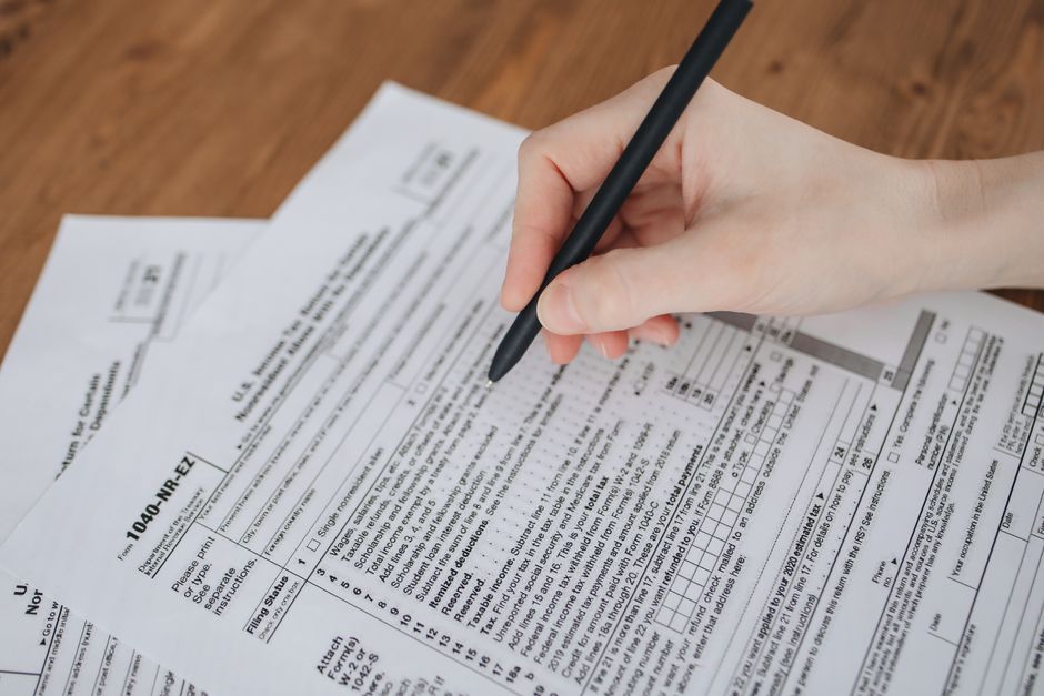 Filling out ADOR Form 82104 for the Arizona Senior Freeze property tax program