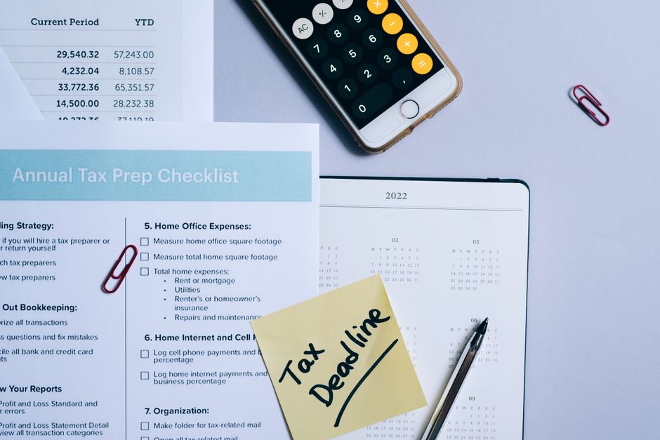 Calendar, checklist and calculator set up for tax planning